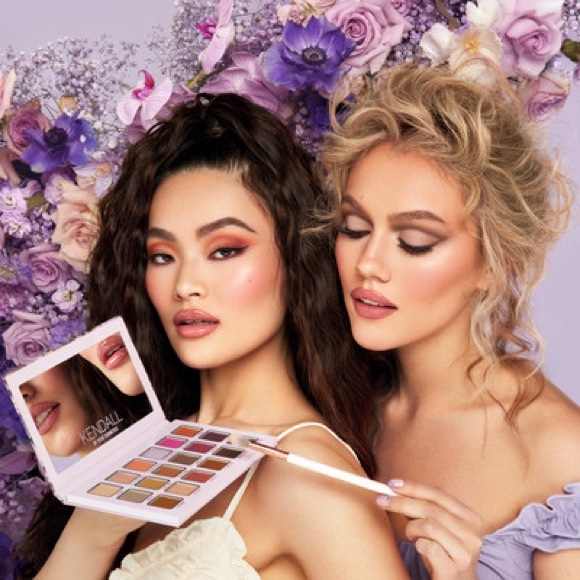 Kylie Cosmetics Kendall x Kylie Eyeshadow Palette - Picture 3 of 5